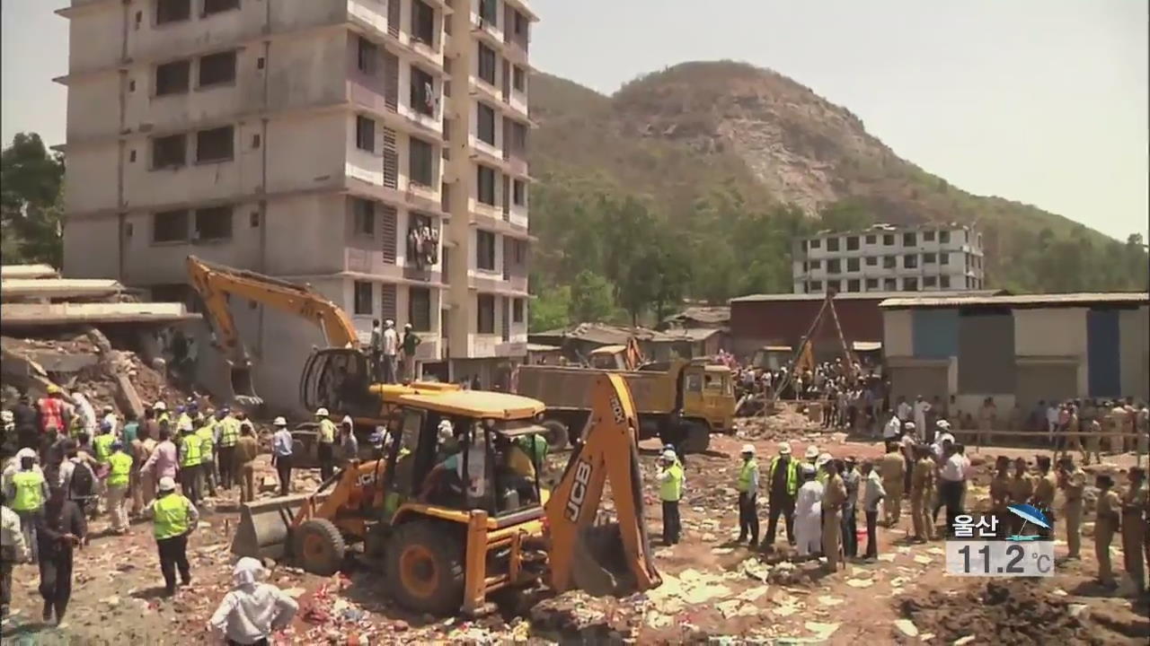 인도 불법증축 건물붕괴…최소 115명 사상