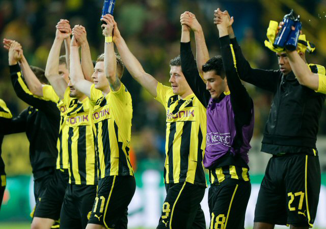 25일(한국시간) 독일 시그날 이두나 파크에서 열린 2012-2013 유럽축구연맹(UEFA) 챔피언스리그 4강 1차전 보루시아 도르트문트-레알 마드리드 경기, 도르트문트 선수들이 승리를 기뻐하고 있다.