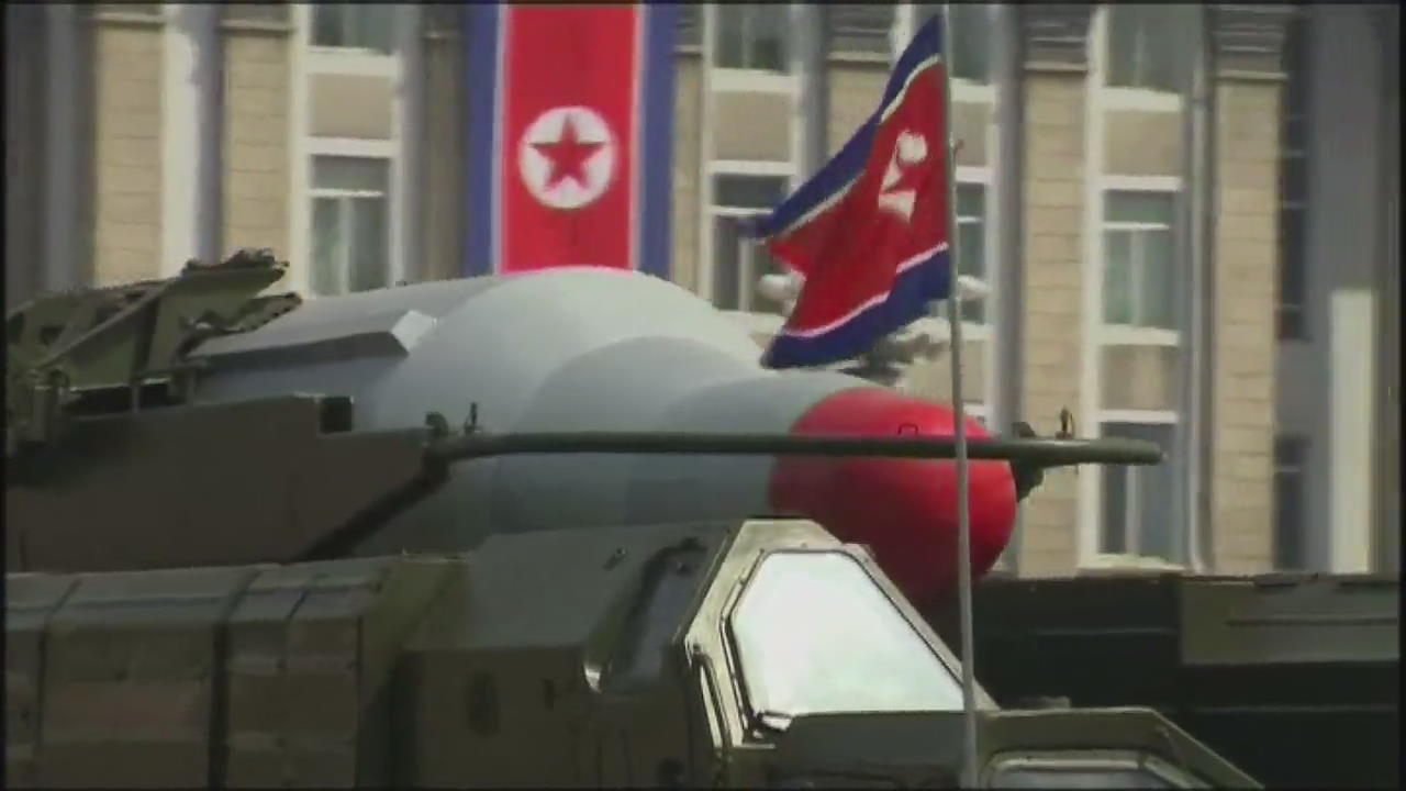 “美 관리, 北 무수단 미사일 2기 발사대서 내려 이동”