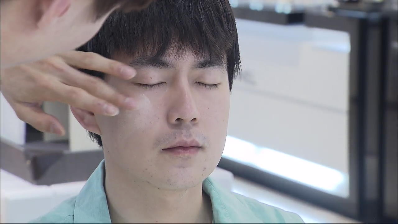 기초에 색조화장까지! 세대 아우르는 ‘남성 뷰티 시대’