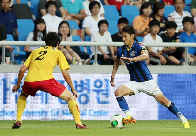 26일 인천축구전용경기장에서 벌어진 프로축구 K리그 클래식 인천 유나이티드와 성남일화 천마의 경기에서 인천 이천수가 돌파를 시도하고 있다. 
