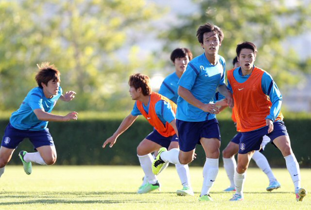 7일(한국시간) 터키 카이세리 스포르에서 열린 U-20 월드컵 한국 대표팀 훈련에서 선수들이 코너킥 수비연습을 하고 있다. 