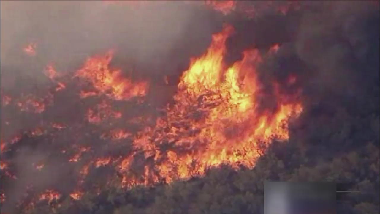 美 LA 부근서 또 산불…주민 6천여 명 대피