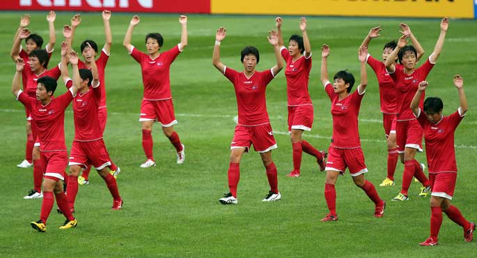 8년만 한국 온 北 여자 축구 ‘긴장 속 훈련’