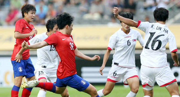 8년만 만난 남북 여자축구 ‘뜨거운 승부’