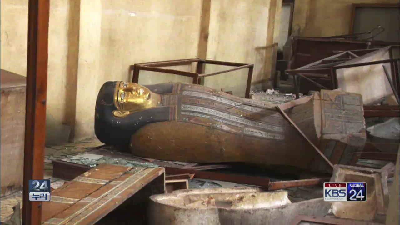 [오늘의 사진] 이집트 혼란 속 고대 유물 천여 점 약탈
