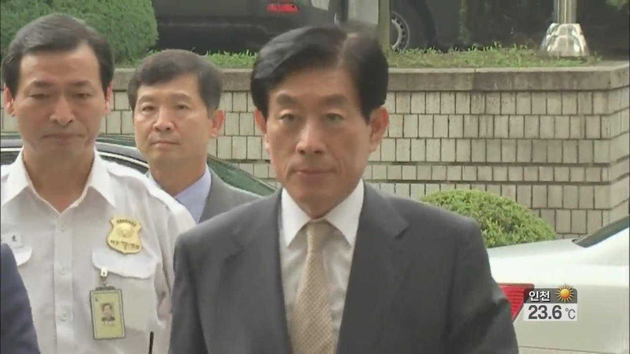 원세훈 첫 재판…‘선거 개입’ 공방 치열
