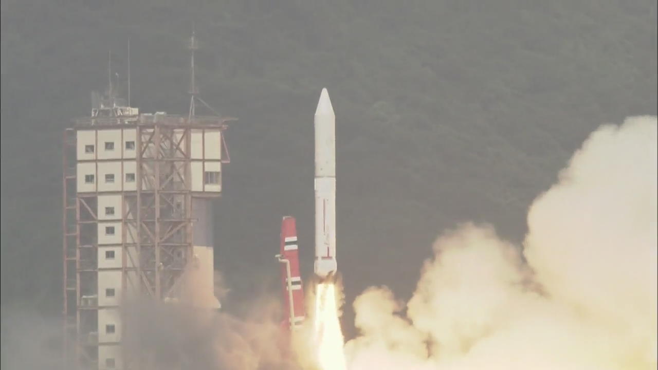 일본, 신형 고체연료 로켓 ‘엡실론’ 발사 성공