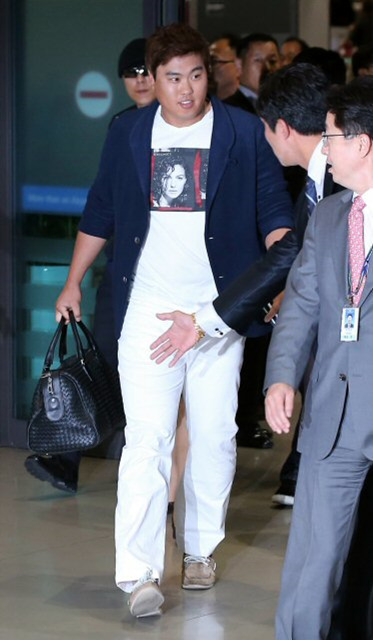 LA 다저스의 류현진이 29일 오후 인천국제공항에서 입국장에 들어서고 있다.