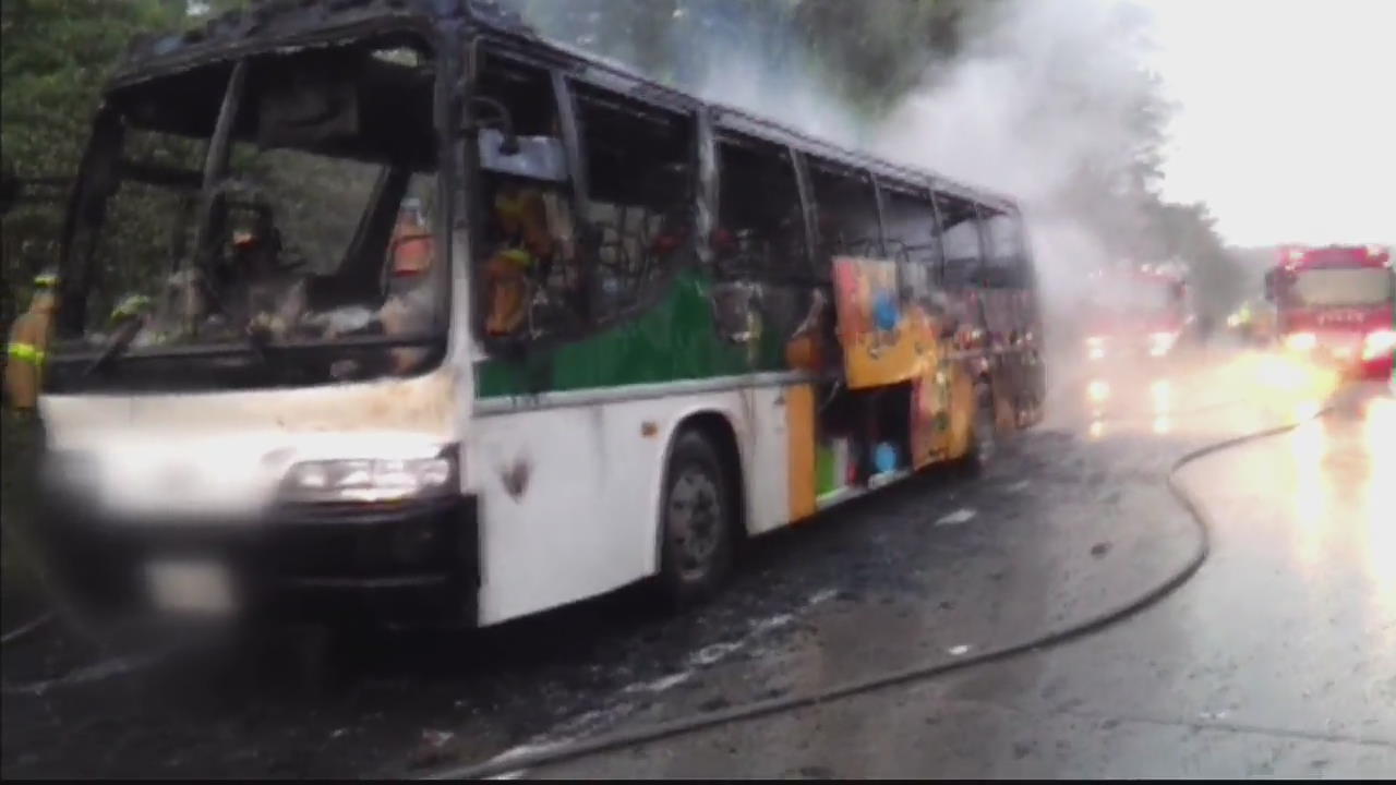 영동고속도로 달리던 버스서 화재…45명 대피