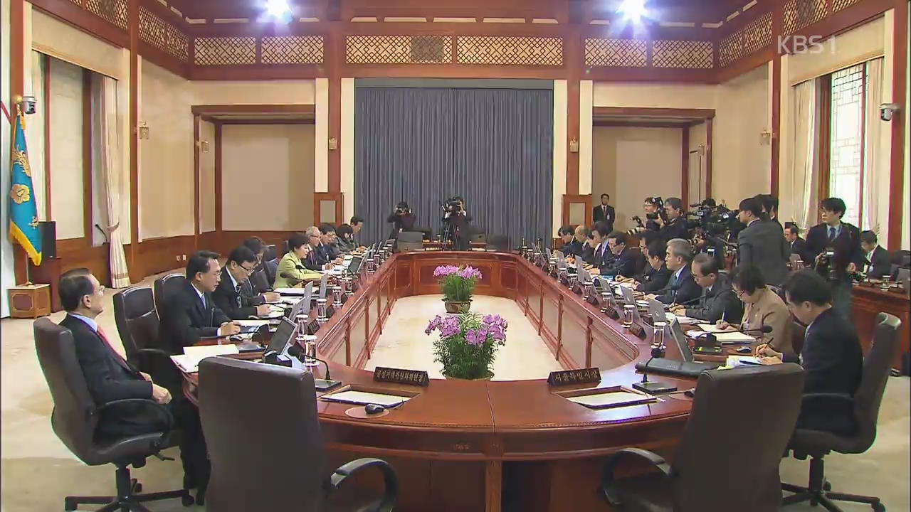 박 대통령, 국정지지도 56.4%…“외교 정책 잘했다”