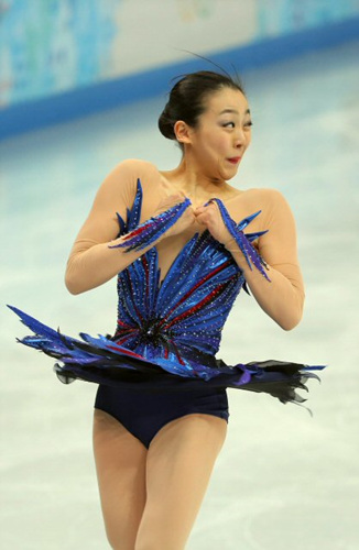 일본 피겨 대표팀 아사다 마오가 21일 오전 (한국시간) 러시아 소치 아이스버그 스케이팅 팰리스에서 열린 2014 소치 동계올림픽 피겨스케이팅 여자 싱글 프리프로그램에서 열연하고 있다. 