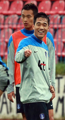 대한민국 축구 대표팀 박주영과 김신욱이 그리스와의 평가전을 이틀 앞둔 3일(현지시간) 오후 그리스 아테네 파니오니오스 스타디움에서 훈련을 하고 있다.