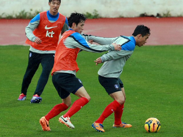 대한민국 축구 대표팀 박주영 등 선수들이 그리스와의 평가전을 이틀 앞둔 3일(현지시간) 오후 그리스 아테네 파니오니오스 스타디움에서 훈련을 하고 있다. 