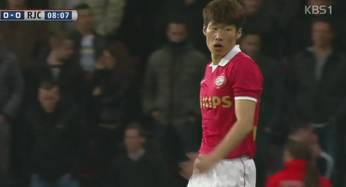 ‘박지성 2G 연속 도움’ PSV 8연승 행진