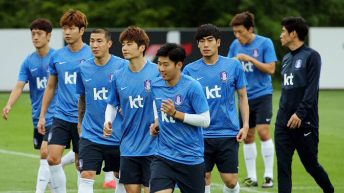 다시 뛰는 한국 축구 ‘반드시 자존심 회복’