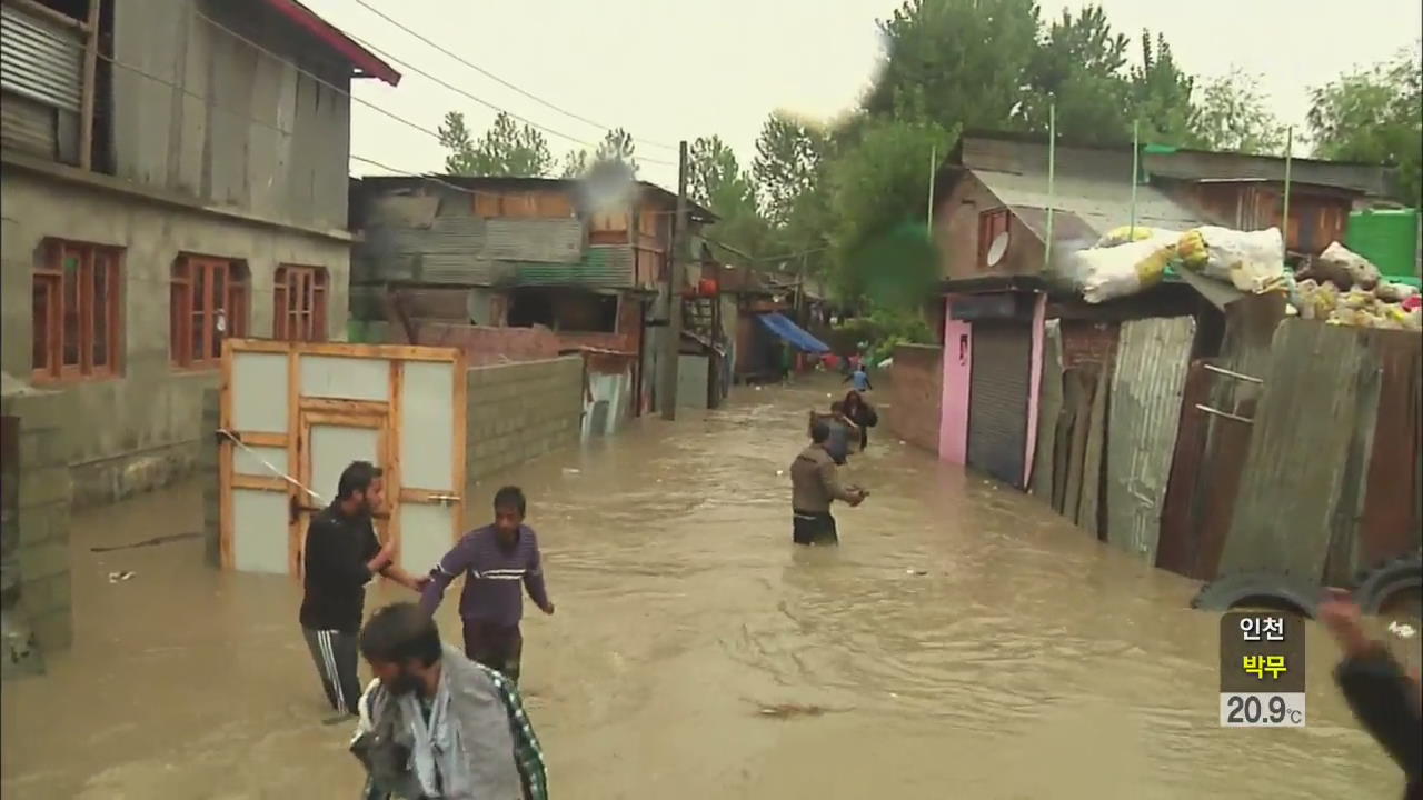 인도 ‘최악의 홍수’…버스 휩쓸려 70여 명 숨져