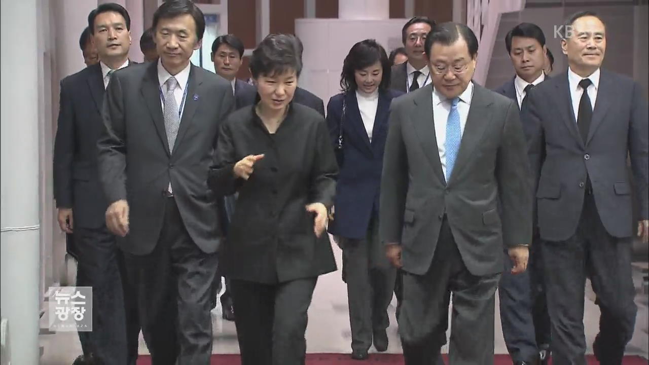박 대통령, 아베와 조우…“3국 장관 합의대로”