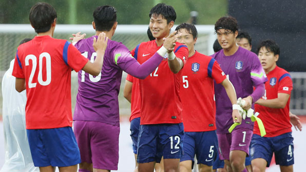 남 축구, ‘퇴장’ 삼바군단 꺾고 24년만 결승행