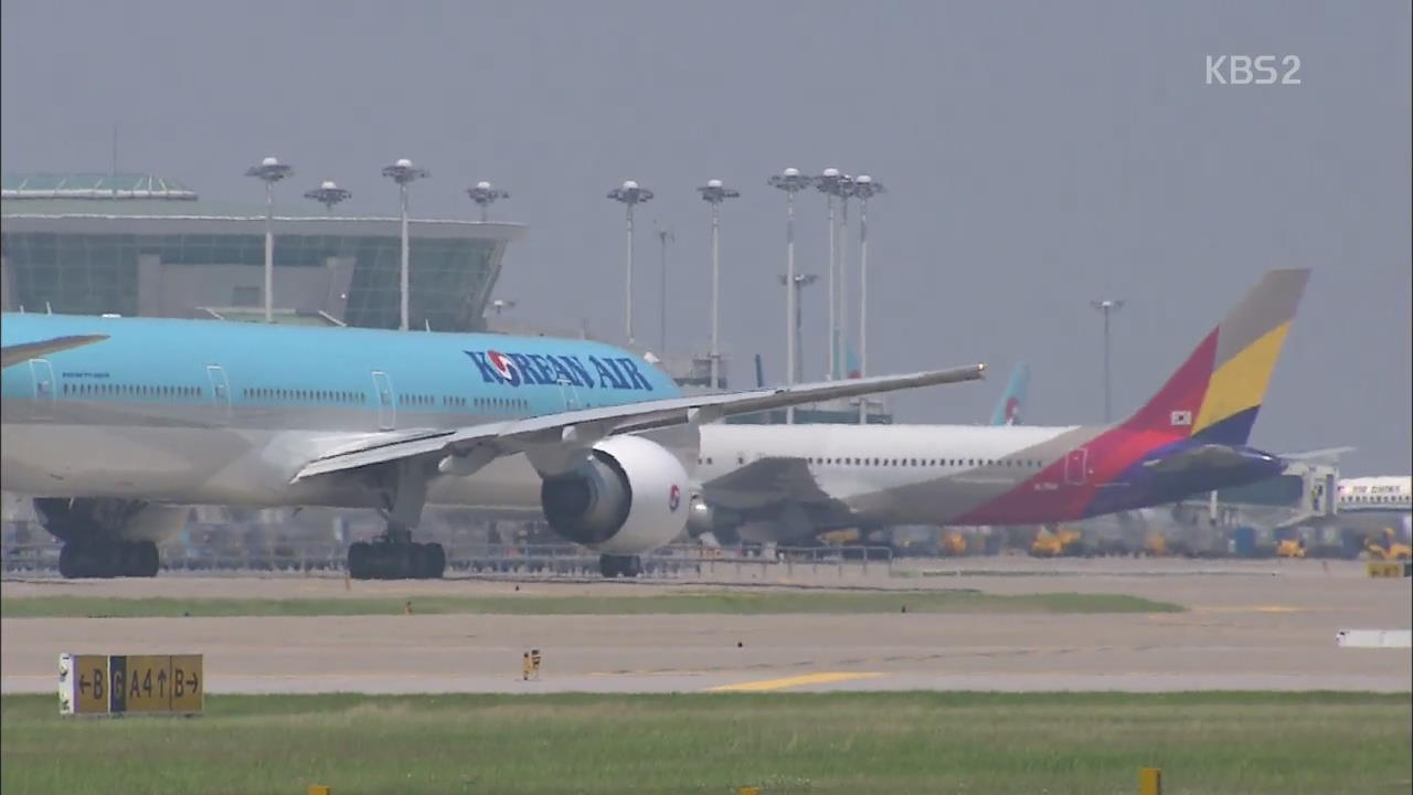 인천공항 항공기 120여 편 무더기 지연