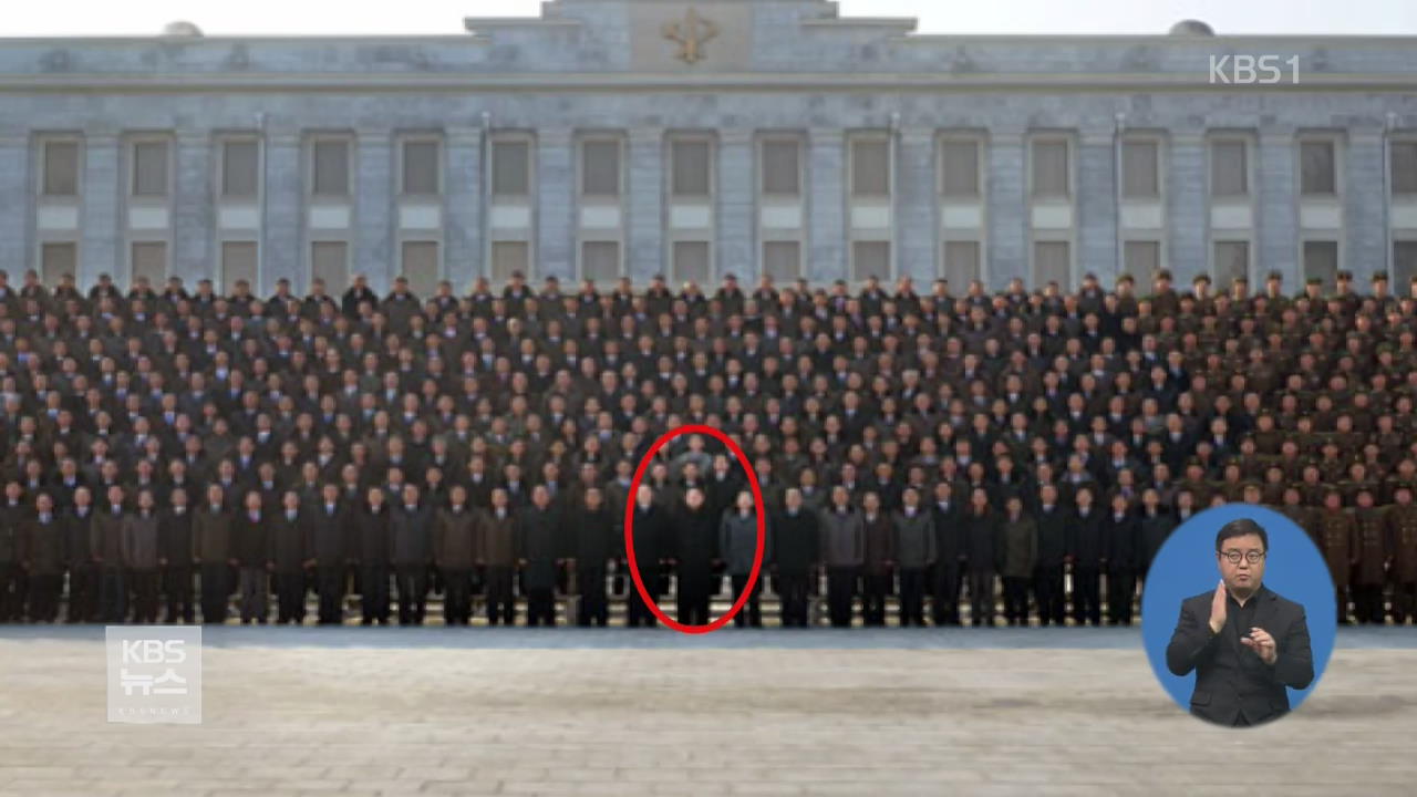 北 김정은, 핵개발자들과 ‘보란 듯’ 사진 촬영