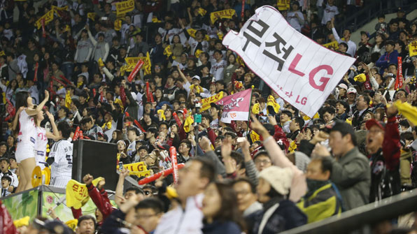 프로야구 출발 좋다! 명승부 속 8백만 관중 예감