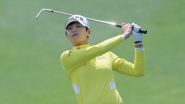 ‘돌아온’ 박성현, 복귀전서 7언더파 단독 선두
