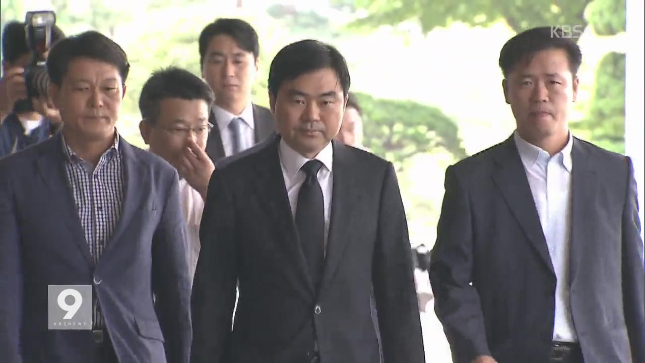 현직 검사장 사상 첫 구속…법무 장관 ‘대국민 사과’