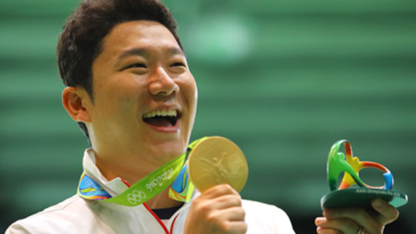 ‘사격황제’ 진종오, 50m 권총 금메달…올림픽 3연패