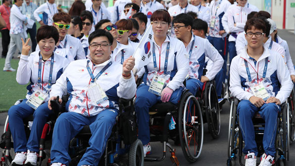 패럴림픽 한국 선수단 입촌 ‘우리는 하나!’
