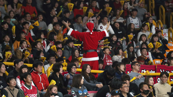 ‘성탄절 만원 관중’…삼성, 19점 차 대역전승!