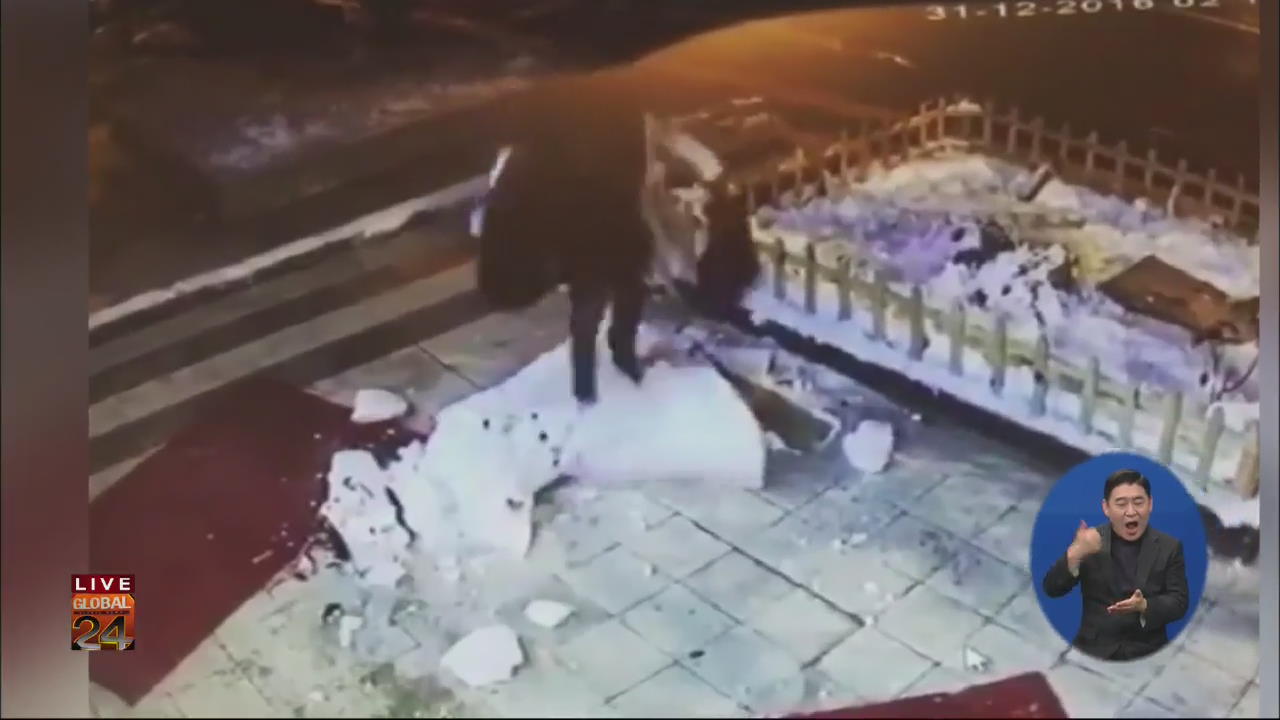 [글로벌24 브리핑] 눈사람 짓밟은 여성의 최후