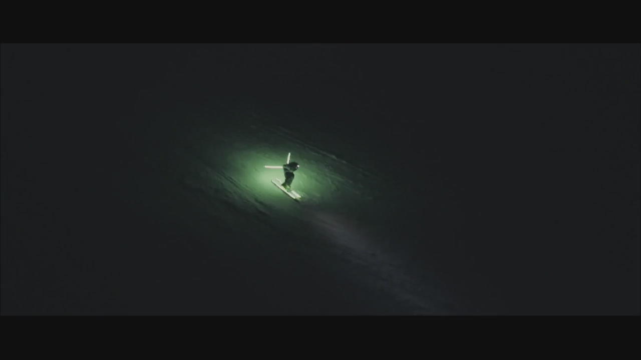 [핫클릭] 어둠 속 설산 깨우는 불빛 스키