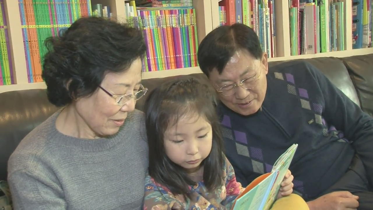 할마·할빠의 ‘황혼 육아’…‘손주병’ 환자 증가