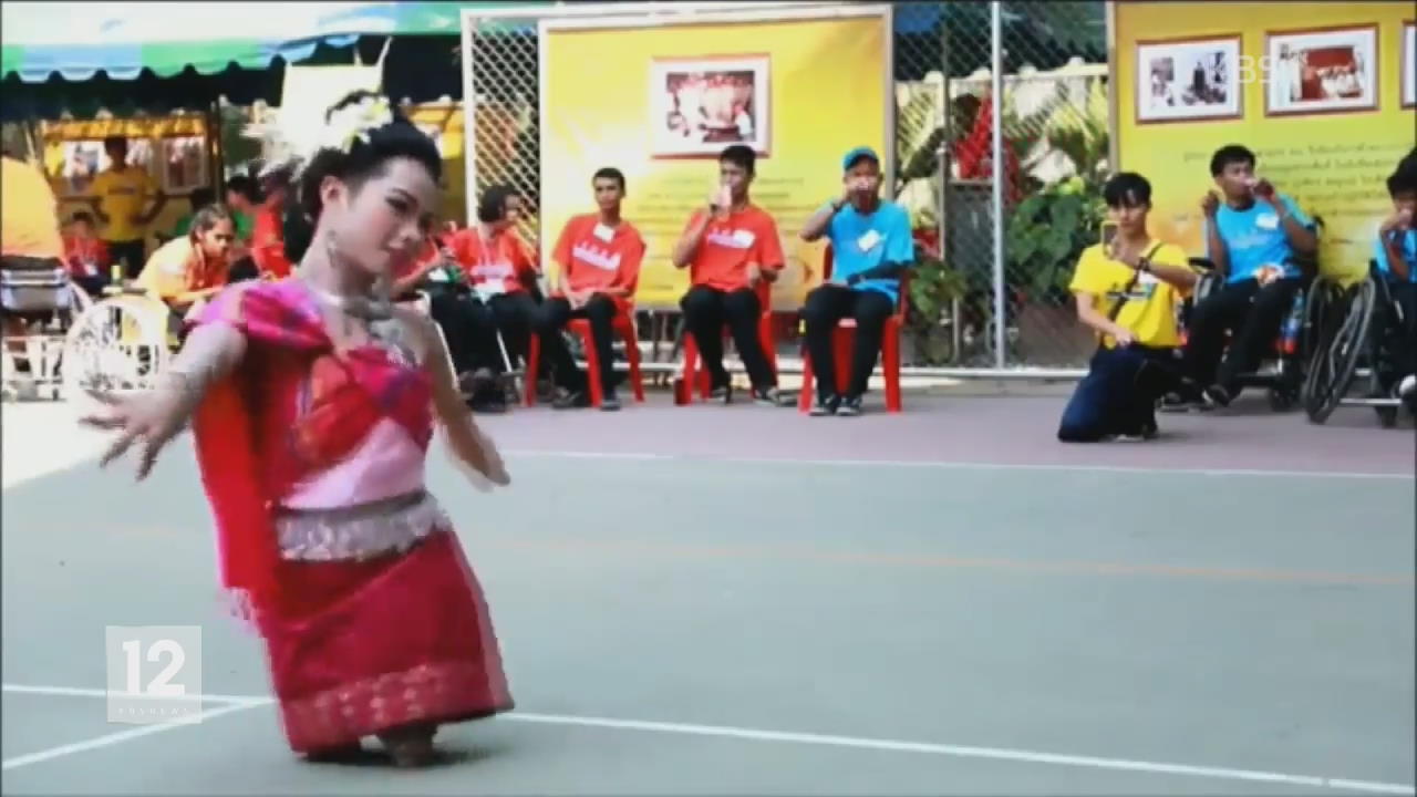 태국 전통 춤추는 장애 청소년