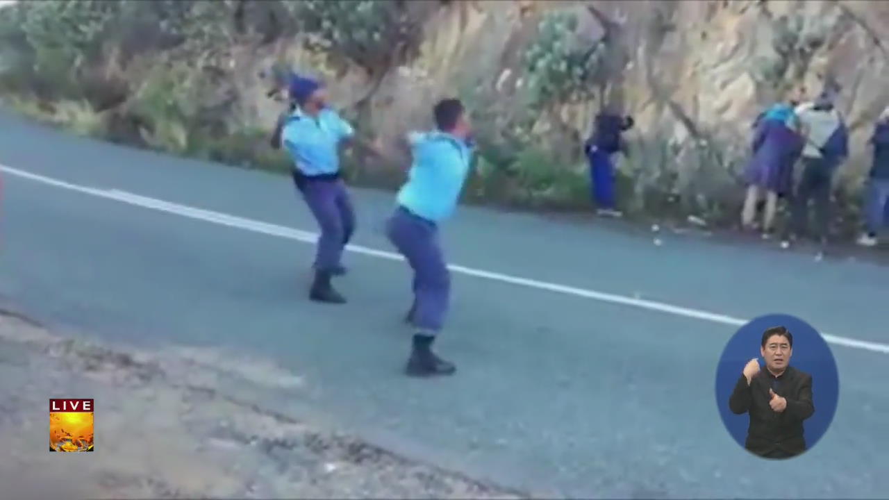 [글로벌24 주요뉴스] 도둑들에게 사과 던지는 남아공 경찰! 