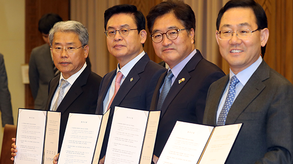 여야 4당 원내대표, 국회 정상화 합의문 타결