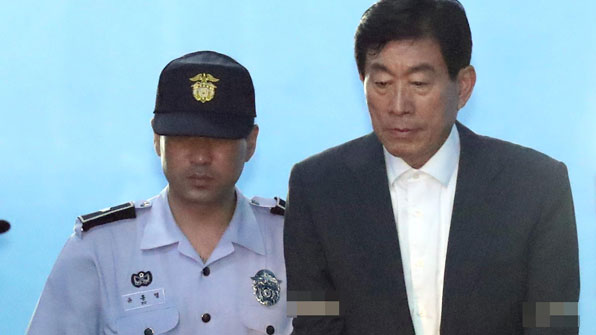 원세훈, 선거법·국정원법 위반 징역 4년…법정구속