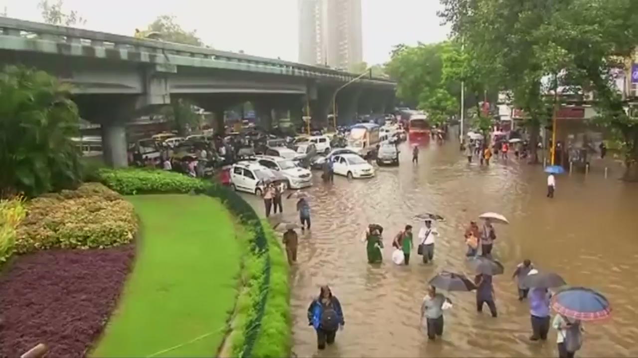 남아시아 최악 홍수…1,200명 넘어