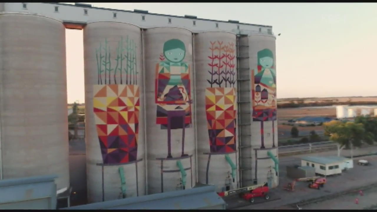 호주, 거대 곡물 저장고에 그려진 벽화