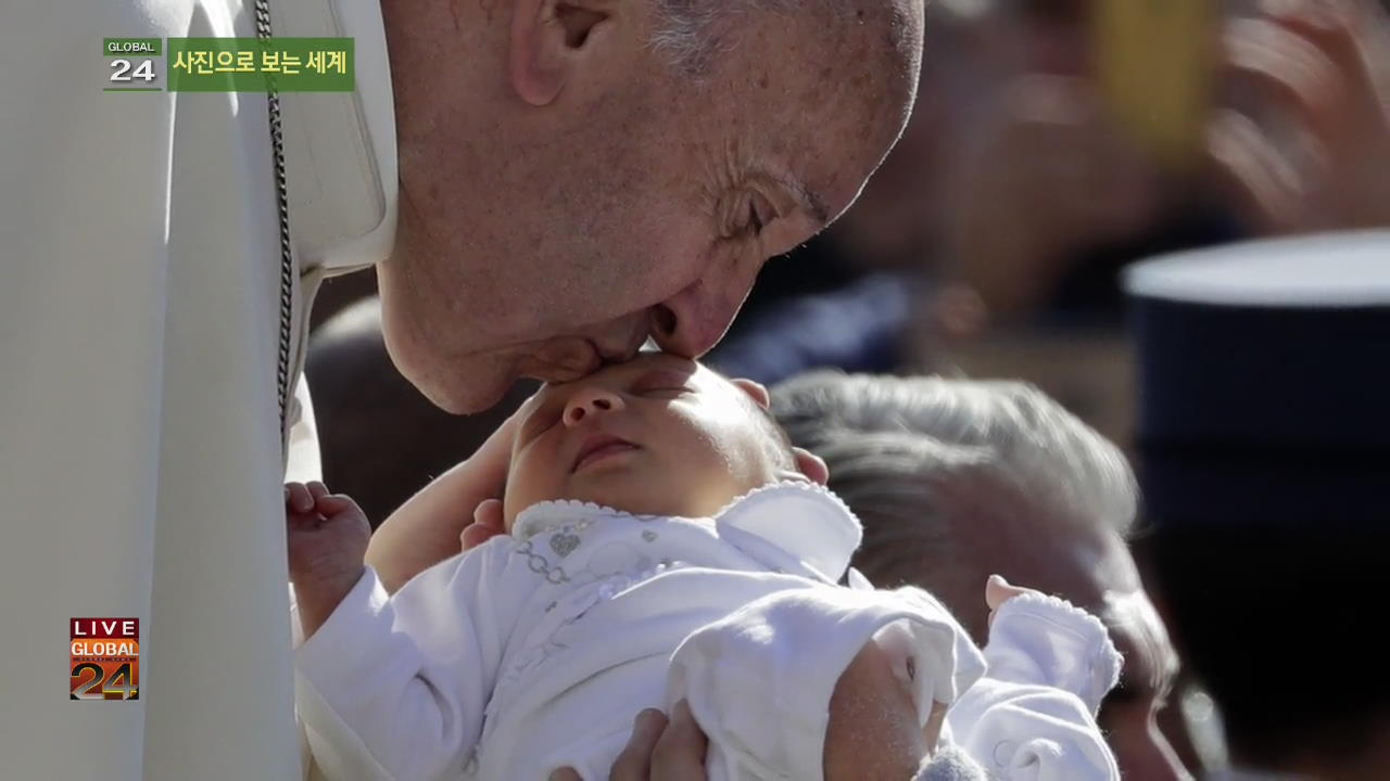 [글로벌24 사진] 교황의 축복 외