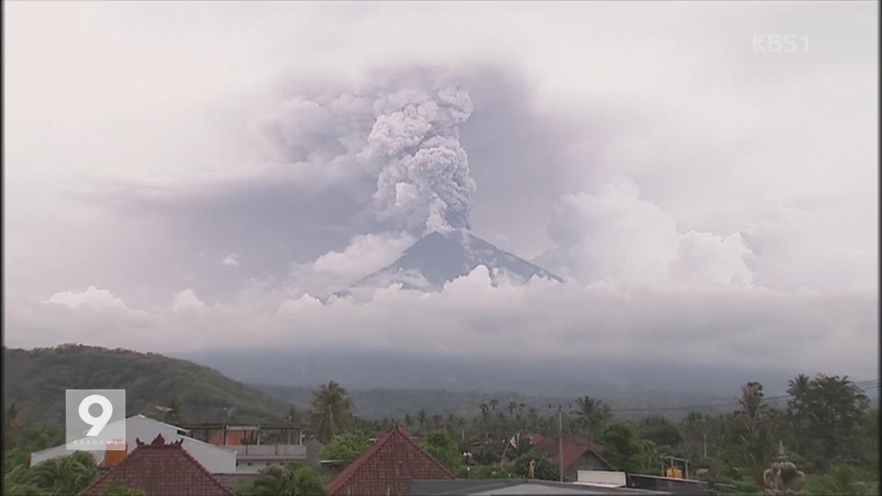 휴양지 덮친 발리 화산…“용암 분출 가능성” 경고