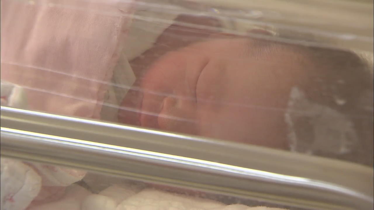 출생아 수 역대 최저…30대 후반 출산율 첫 감소
