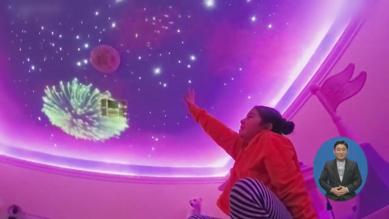 [지구촌 화제 영상] ‘방 안에 우주를’ 딸 위한 아빠 솜씨