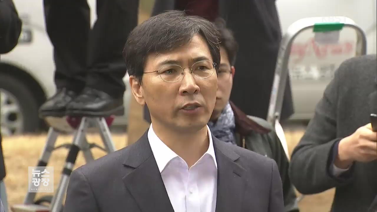 안희정 구속 여부 이르면 오늘 밤 결정…추가 폭로 이어져