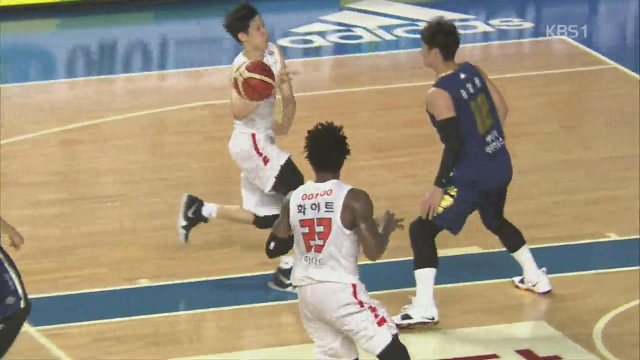 ‘신들린 3점슛’ SK, KCC에 3승1패…챔프전 진출