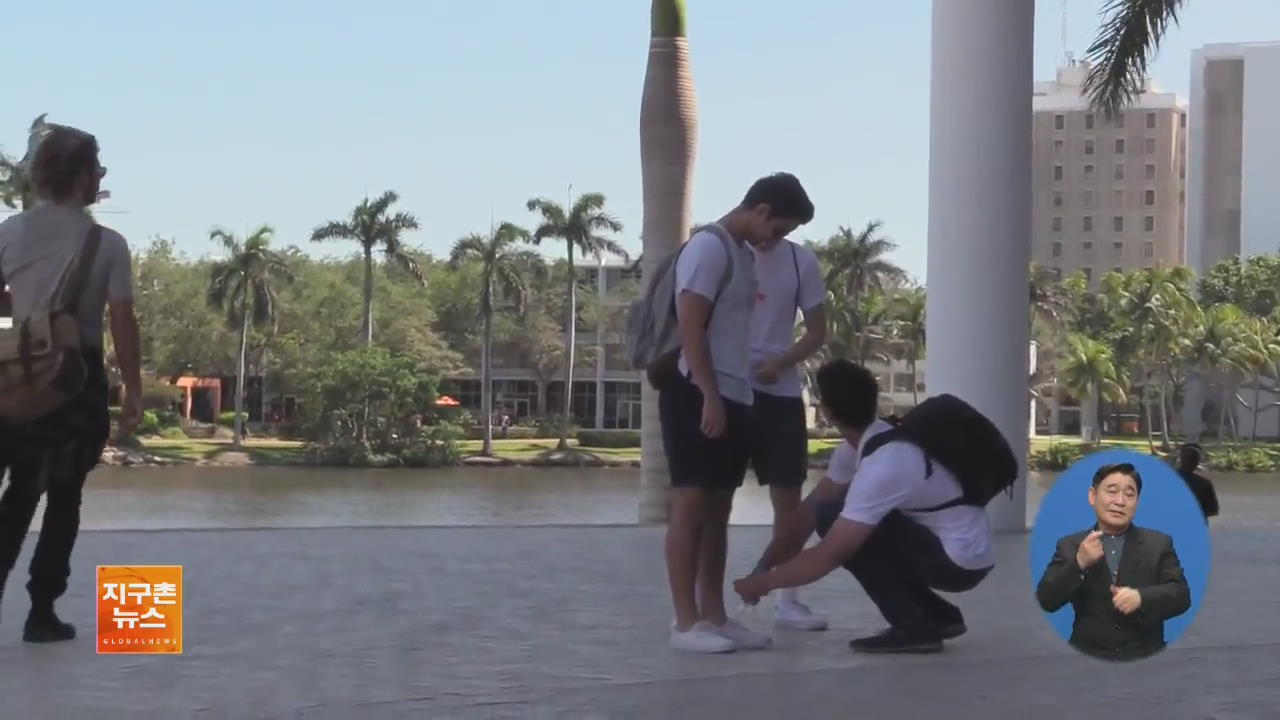 [지구촌 화제 영상] ‘낯선 사람이 내 신발 끈을 묶어준다?’