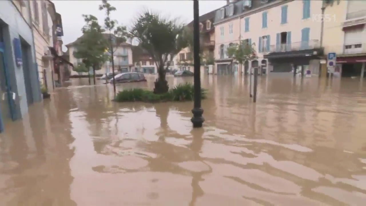 프랑스, 50년 만의 폭우…‘운하처럼 변한 도로’