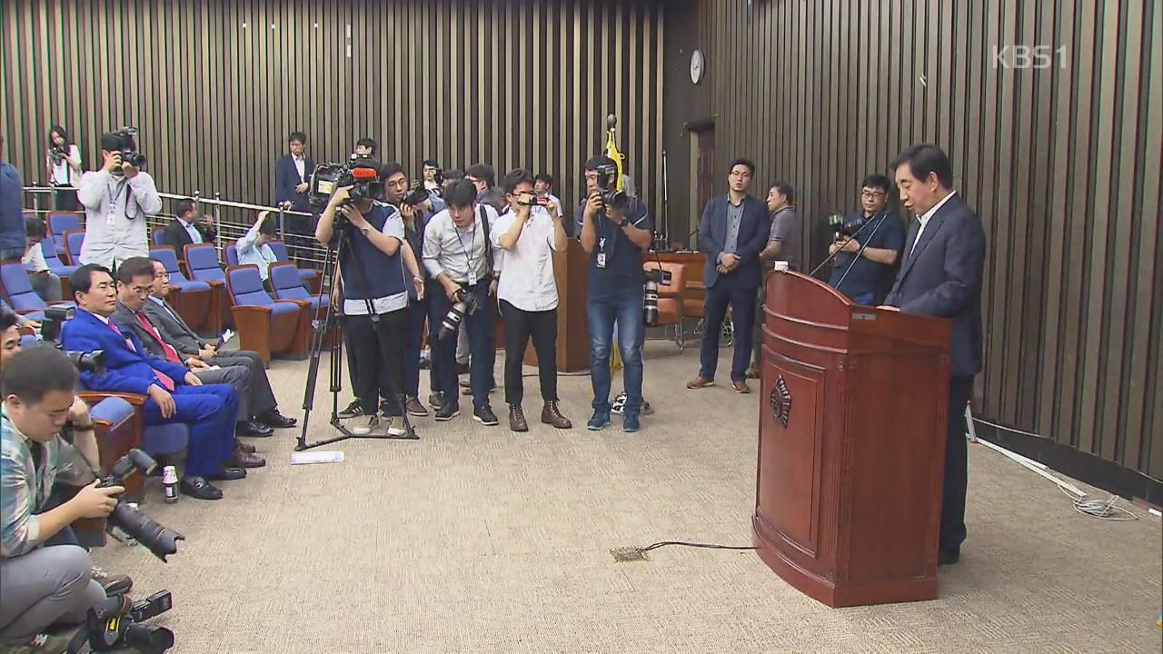 한국당 의총서 또 계파 갈등 폭발…“차라리 당 쪼개자”