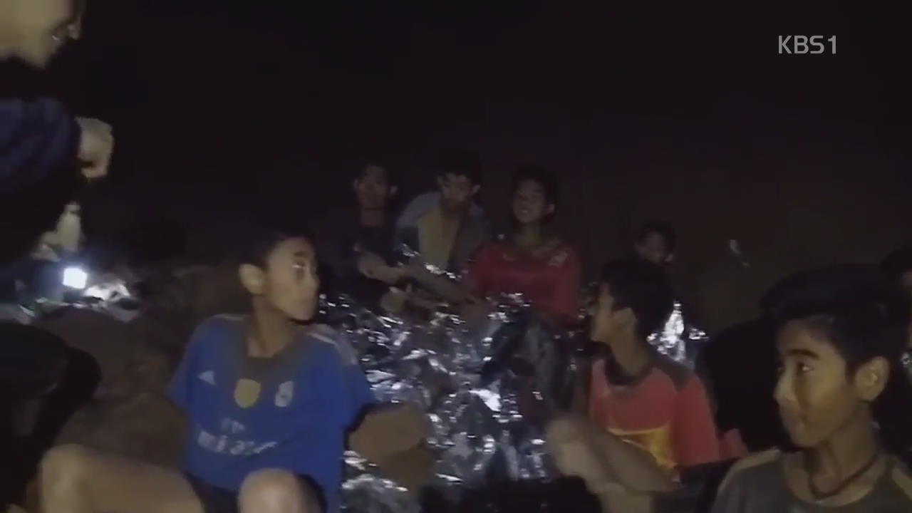 태국 동굴 소년 4명 구조…오늘 2차 구조